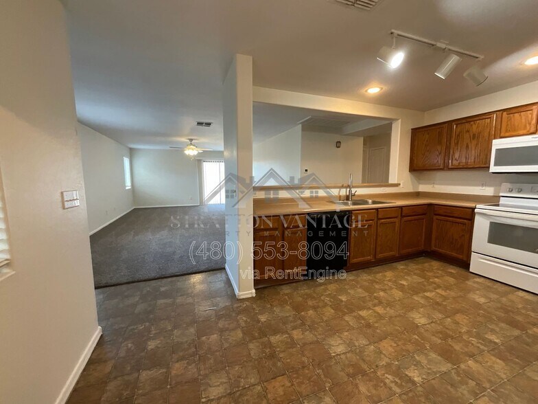 Building Photo - 25654 W Satellite Ln
