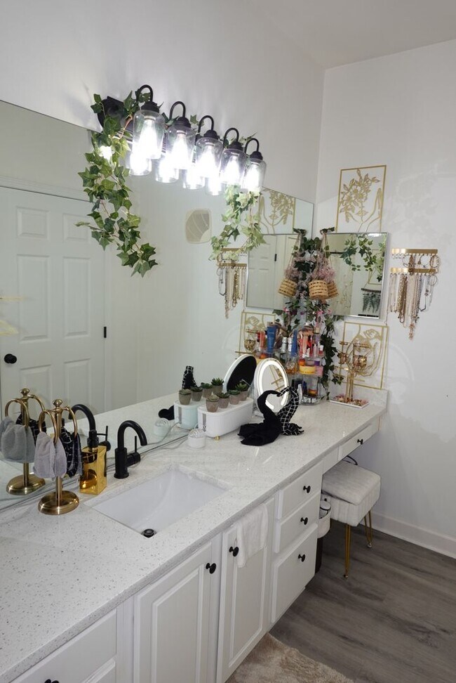 Building Photo - Stone Bridge