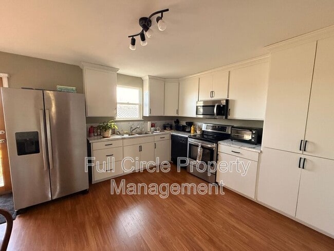 Primary Photo - 115 Oak St