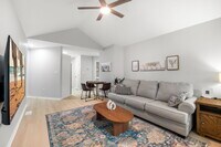 Building Photo - 420 Alpha St