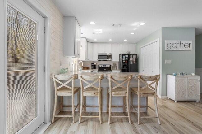 Building Photo - 309 Julia St