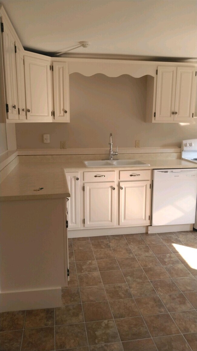 Building Photo - 36 Western Ave