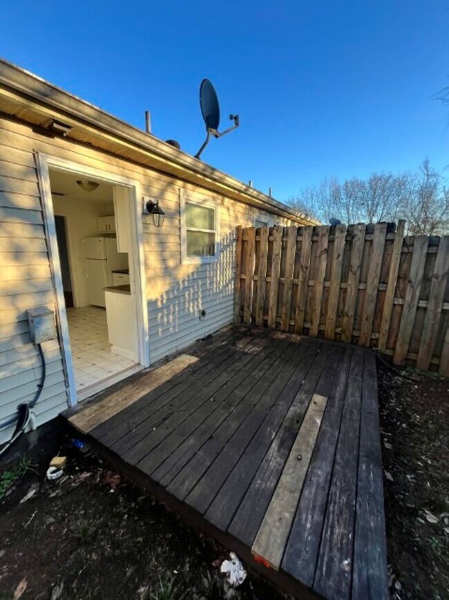 Building Photo - Centrally located  In Murfreesboro