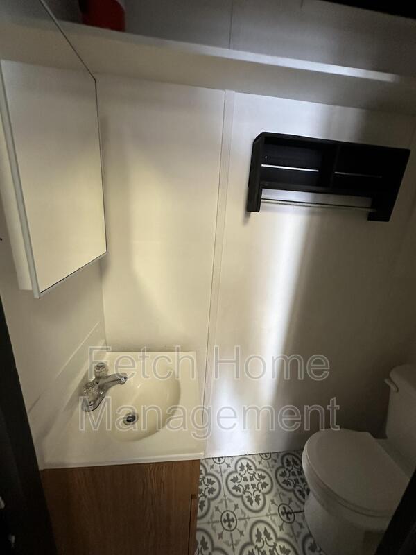 Building Photo - 107 E Main St