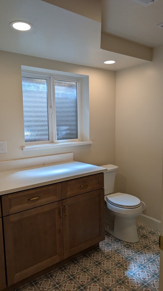 Building Photo - 9302 Sunrise Park Dr