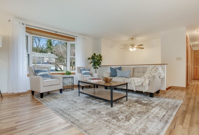 Building Photo - Beautifully Updated 4BR Split-Level Home i...