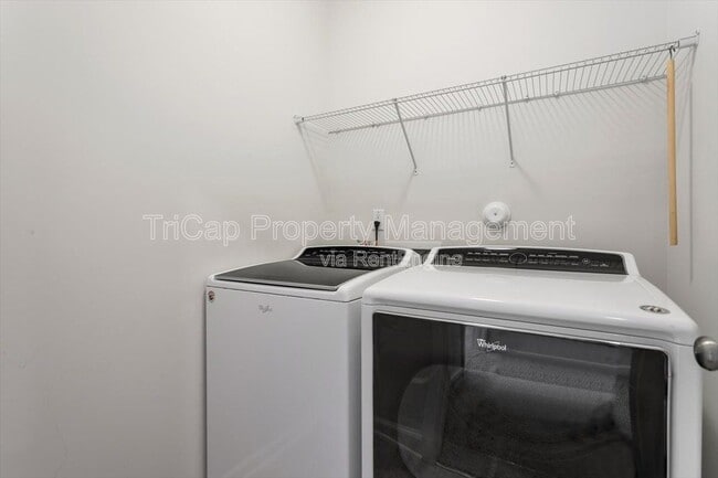 Building Photo - 1409 Luxor Dr