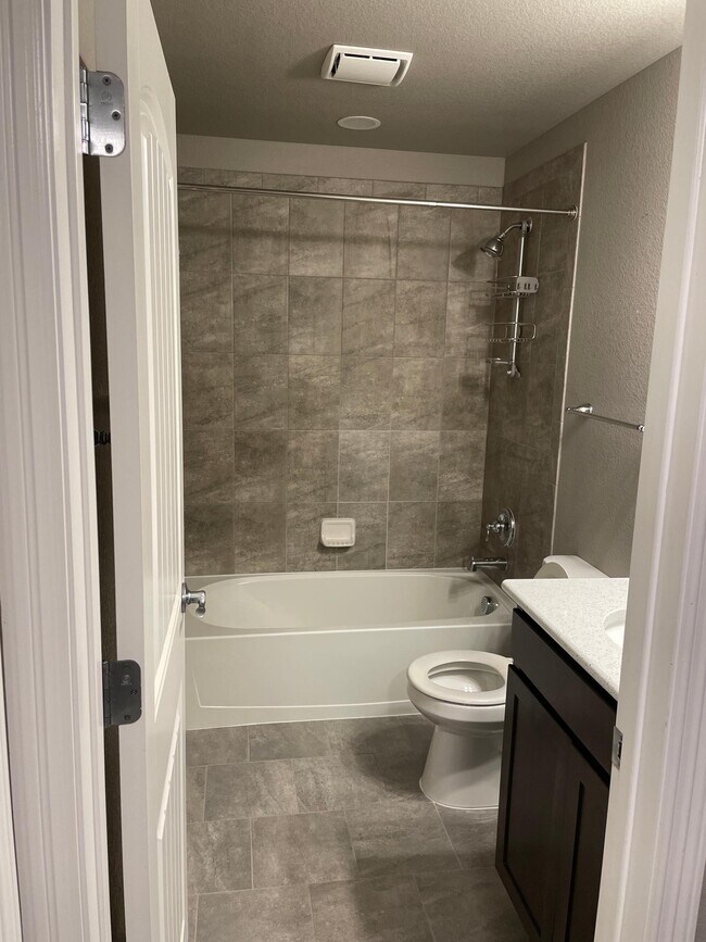 Full bathroom - 5383 Homeward Dr