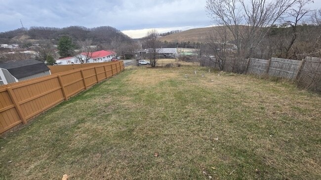 Building Photo - Totally Renovated House Now For Lease