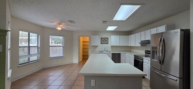 Building Photo - 3 BED/2.5 BATH IN LOVELY SCHERTZ! Less than 5 miles to Randolph AFB