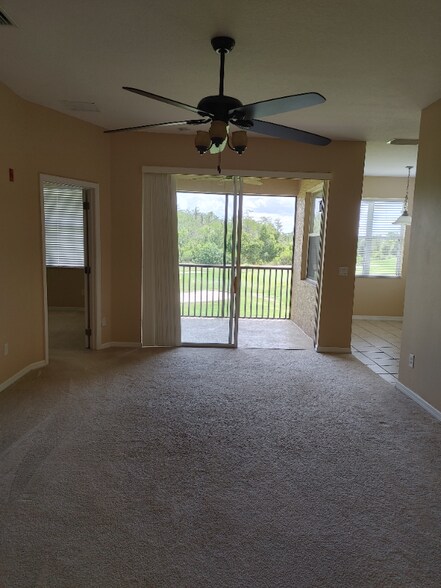 Building Photo - 9441 Myrtle Creek Ln