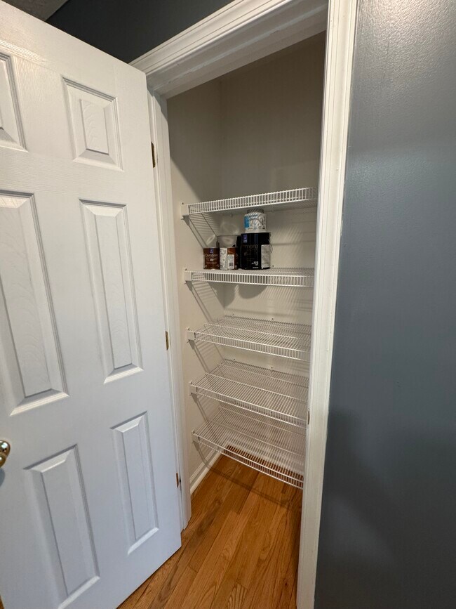 Building Photo - 42 Lodge Rd