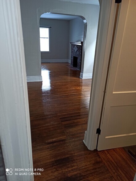 Building Photo - 19 Sheffield Ave