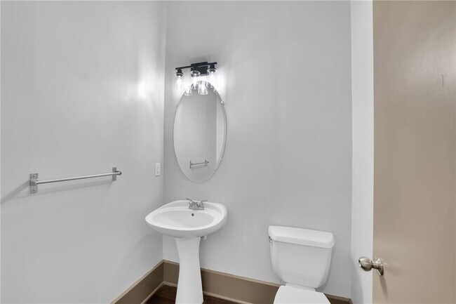 Building Photo - 745 Fountainhead Ln NE