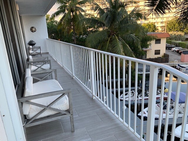 North side of balcony side view - 16531 NE 35th Ave