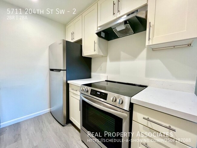 Building Photo - 2 Bed/1.5 Bath in Lynnwood! **Remodeled Ki...