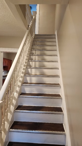 Building Photo - 2120 Fern Ct