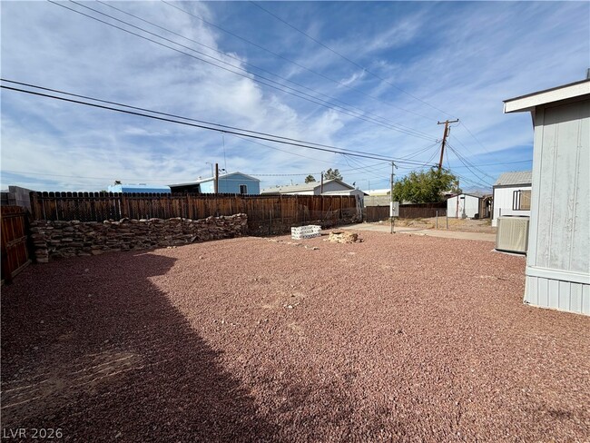 Building Photo - 230 Shoshone Ln