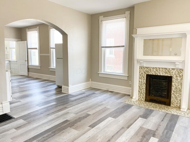 Building Photo - 432 E Whittier St