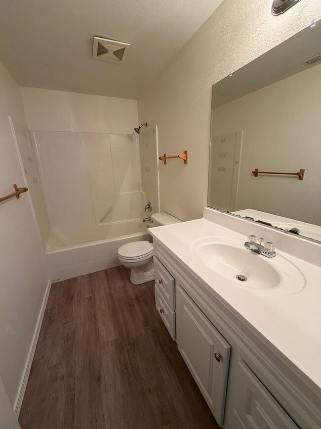 Building Photo - 1705 W Bemis St