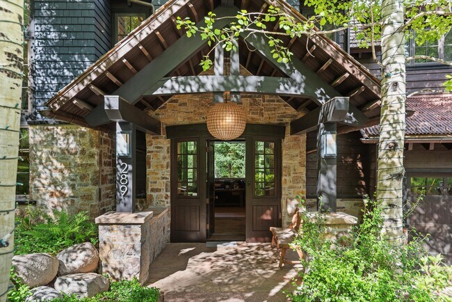 Building Photo - 289 Exhibition Ln