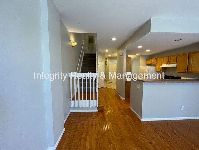 Building Photo - 9106 W Phillips Dr