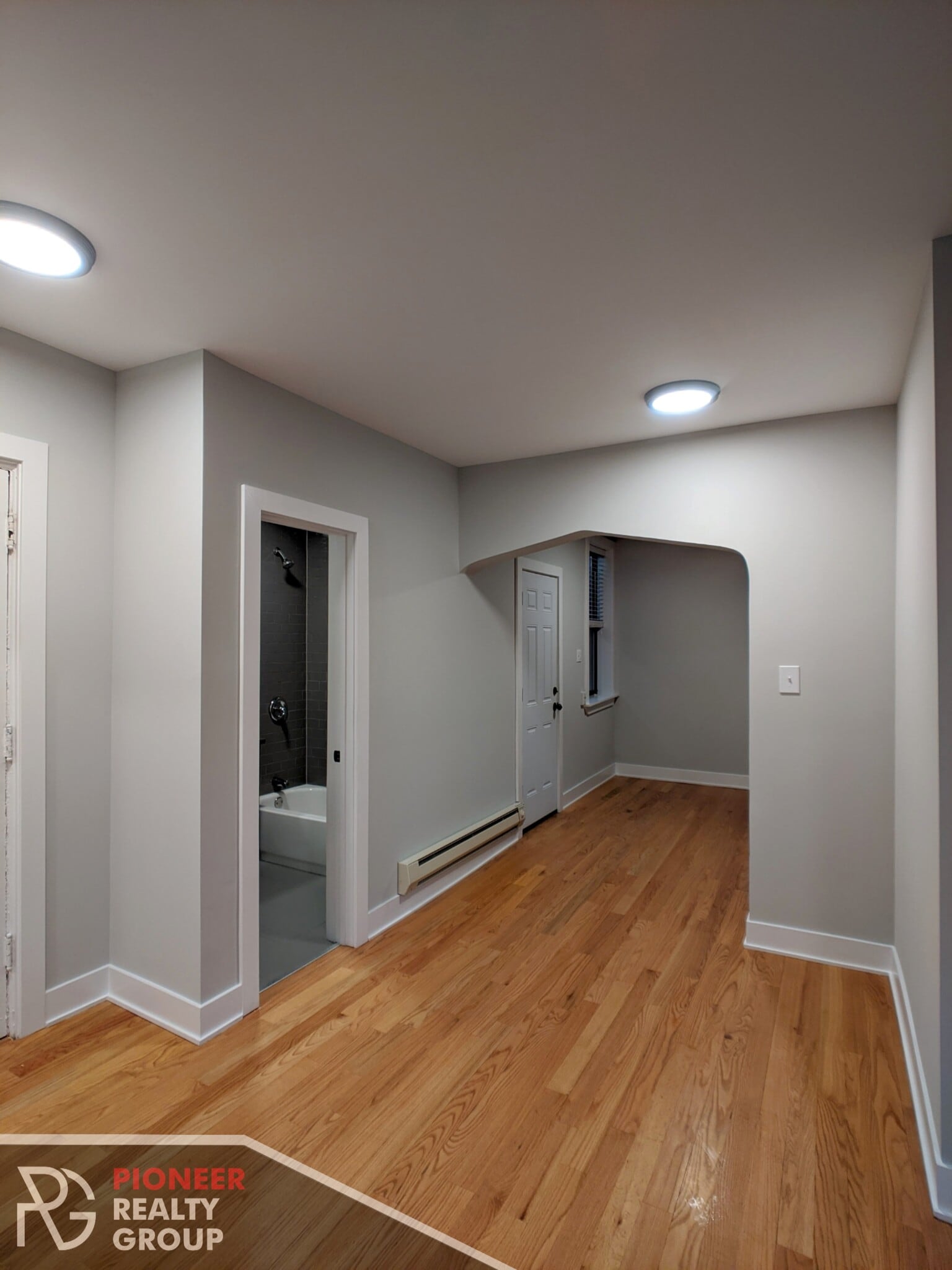 Building Photo - 4409 N Wolcott Ave