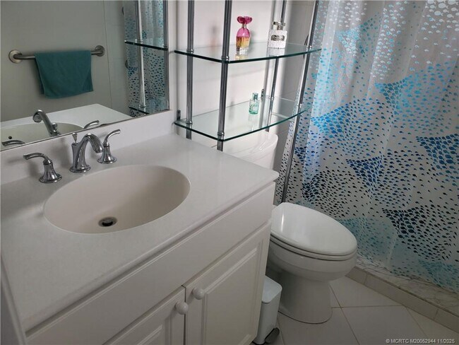 Building Photo - 590 NE Lima Vias