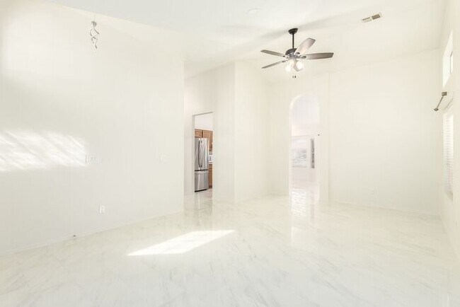 Building Photo - 1225 E Artesian Way