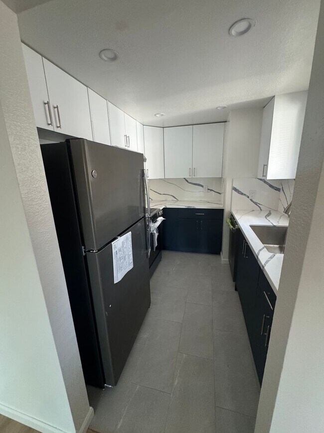 Building Photo - Beautifully Updated 2BD/2BA Condo | In-Unit Laundry, Garage & Greenbelt Views