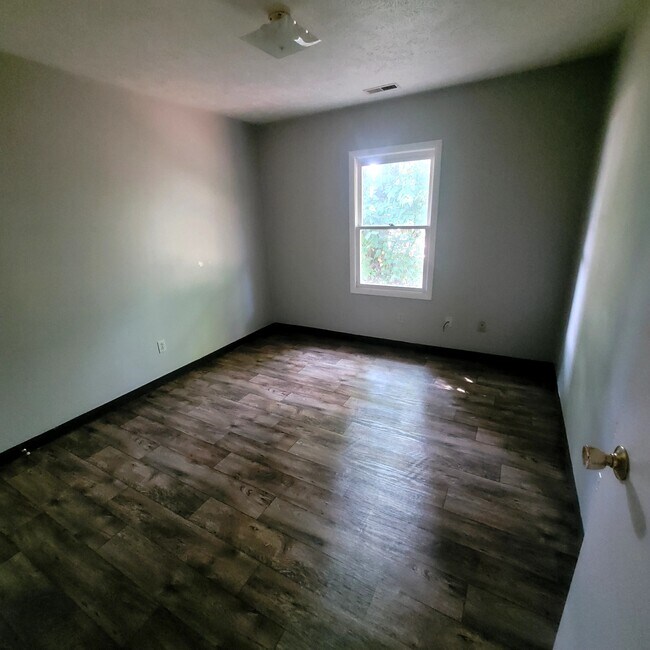 Building Photo - 1226 W 13th St