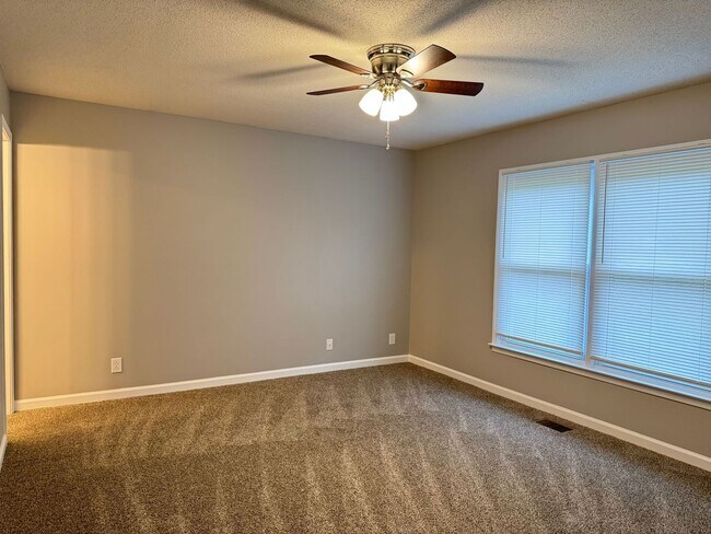 Building Photo - Sango! 3 Bed/2.5 Bath with unfinished basement! Great for Commuters to Nashville!