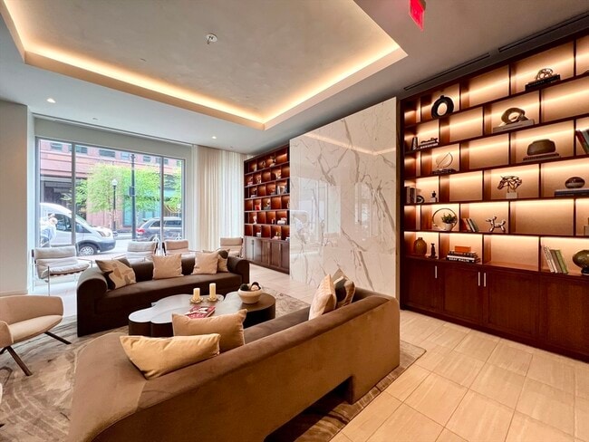 Building Photo - 32 Traveler St