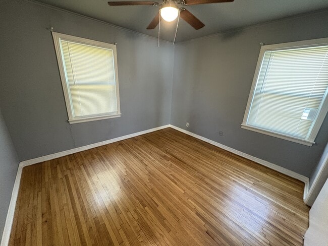 Building Photo - 627 E Young Pl