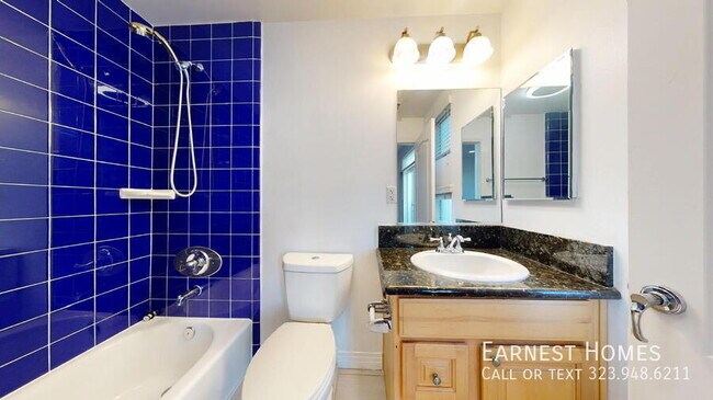 Building Photo - 11622 Oxnard St