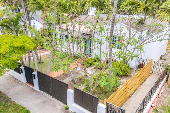 Building Photo - 429 NE 73rd St