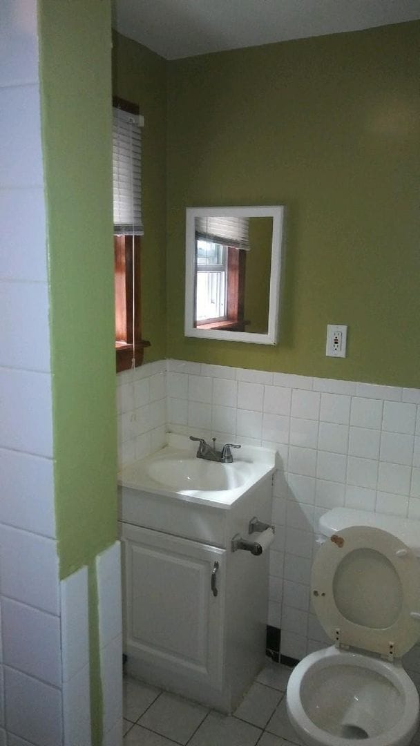 Building Photo - Section 8 welcome 3 Bed w bonus room Pet-F...