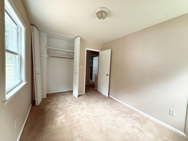 Building Photo - 4 Bedroom Colonial SFH - Reisterstown