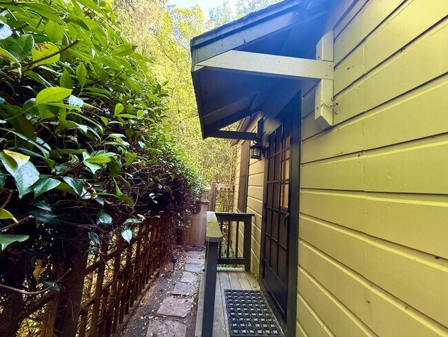 Building Photo - PEACEFUL MADRONE CANYON ONE BEDROOM COTTAGE NEAR DOWNTOWN LARKSPUR