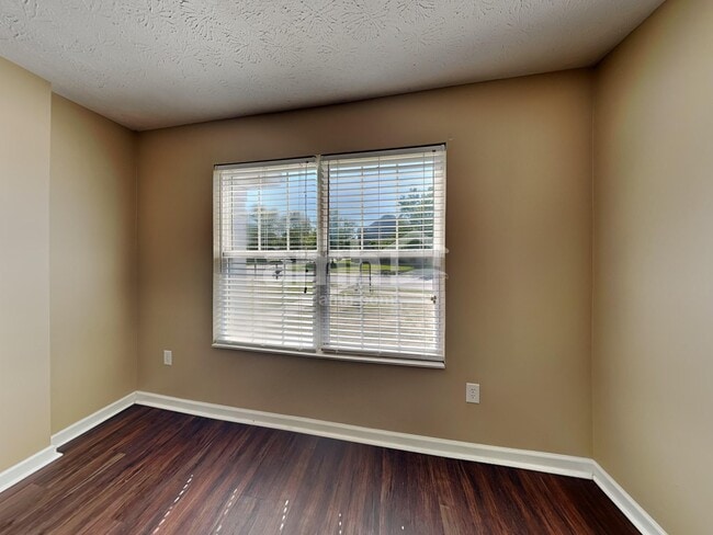 Building Photo - 12700 Hearthstone Dr
