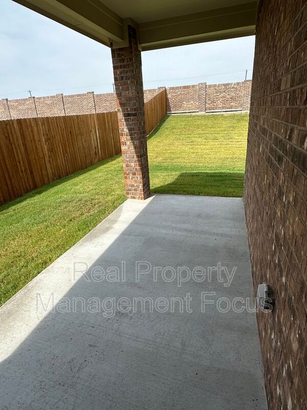 Building Photo - 239 Jenkinson Dr