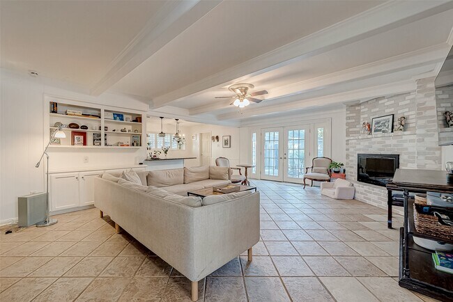 Building Photo - 1619 Crystal Hills Dr
