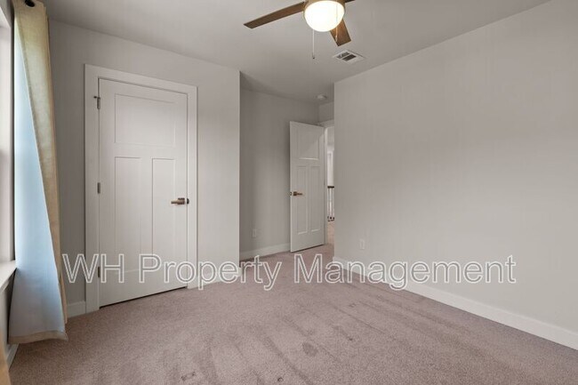Building Photo - 441 Chinook Dr