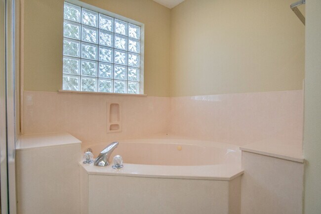 Building Photo - Spacious 4-Bedroom Cantonment Home with Sc...