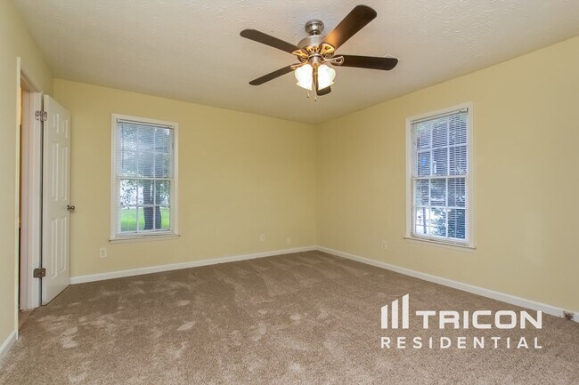 Building Photo - 3276 Lancer Dr