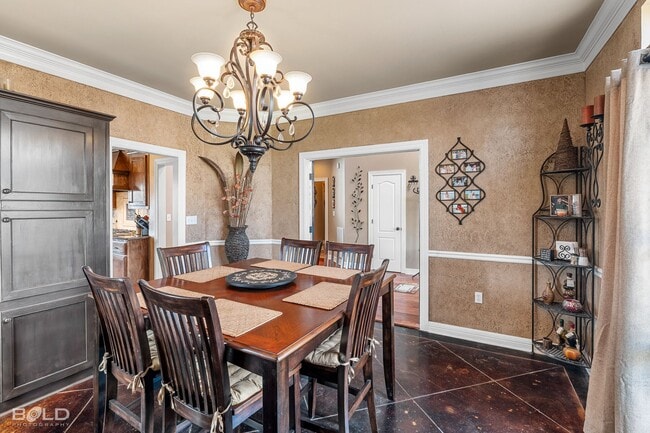 Building Photo - PRIVATE OASIS IN GATED COMMUNITY