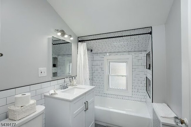 Building Photo - 35 Hazelwood Rd