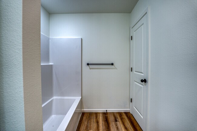 Building Photo - 204 E Sunset Cove Ln