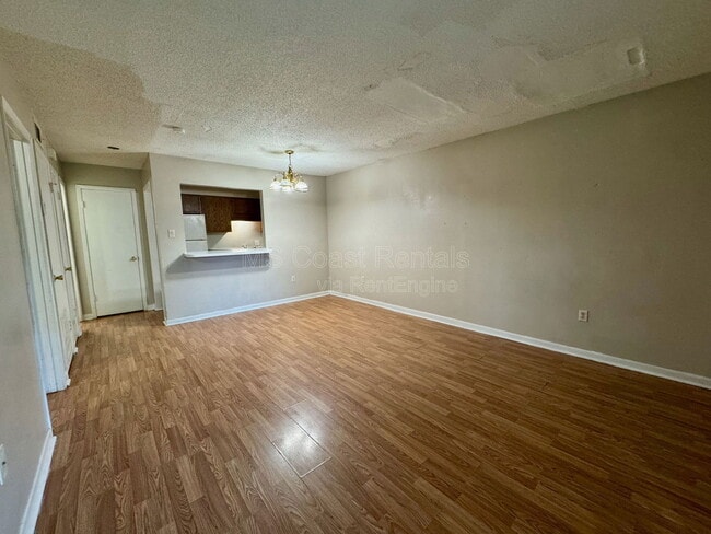 Building Photo - 190 Tegarden Rd