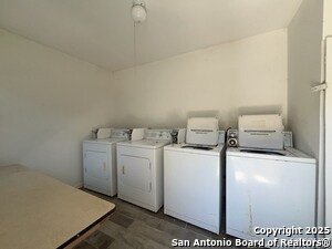 Building Photo - 311 E San Antonio Ave